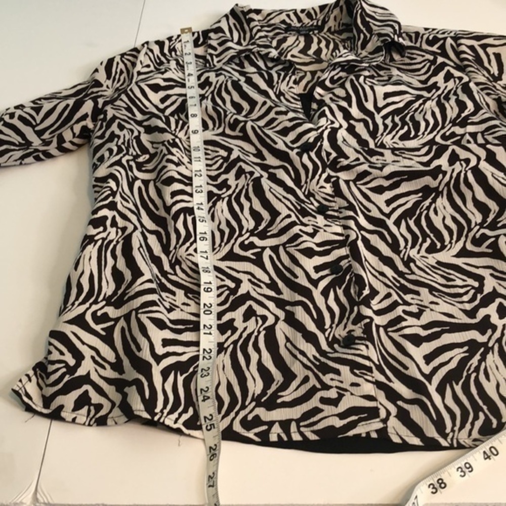 Notations Size 1x Top With Built In Cardigan Zebr… - image 7